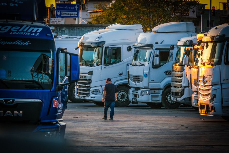 Plataformas digitales educativas: cómo capacitar a tu flotilla sin que se te duerma el operador