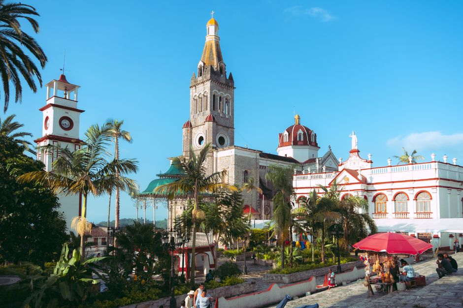 Transporte terrestre turismo: permisos y costos 2026